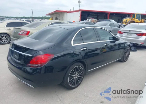 2019 Mercedes-Benz C 300 z USA, uszkodzony, nr VIN 55SWF8DB0KU307061